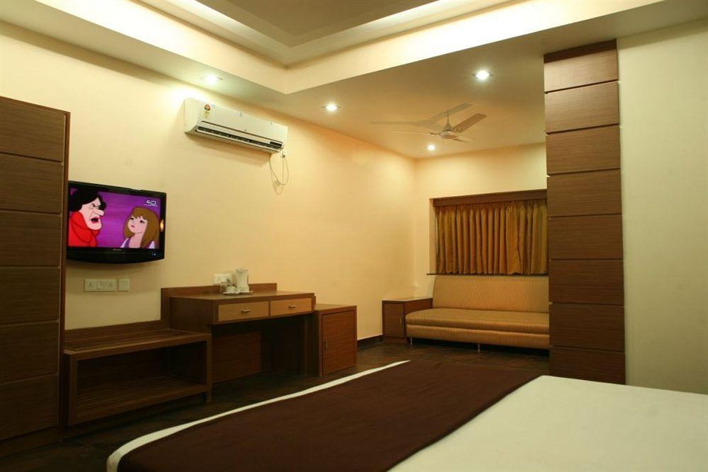โรงแรมตริมัวติ โกลกาตา ภายนอก รูปภาพ